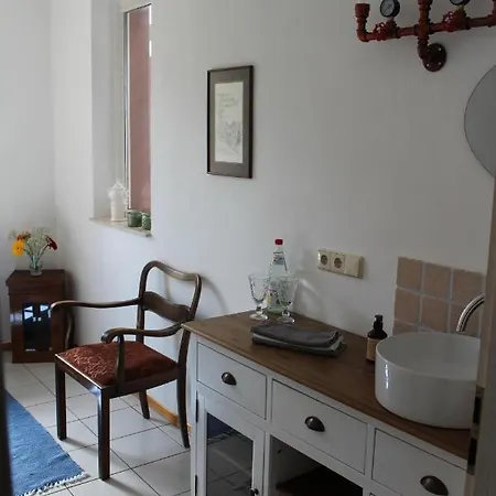 Hostel Am Burgenring - Kostenloser Parkplatz, Zentrum, Self Check-In, Kueche *