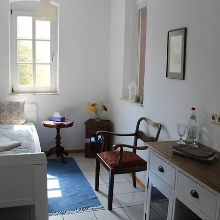 Guest house Hostel Am Burgenring - Kostenloser Parkplatz, Zentrum, Self Check-In, Kueche *