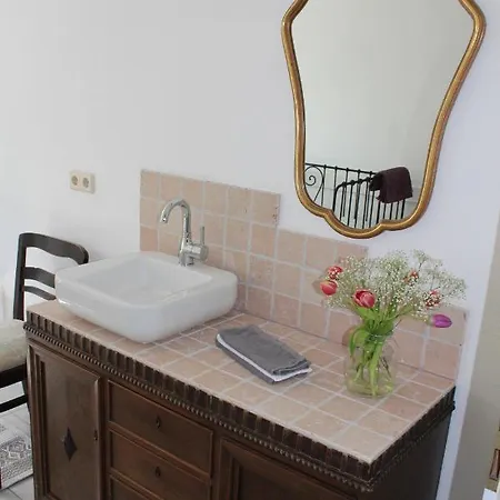 Hostel Am Burgenring - Kostenloser Parkplatz, Zentrum, Self Check-In, Kueche