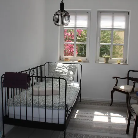 Hostel Am Burgenring - Kostenloser Parkplatz, Zentrum, Self Check-In, Kueche * Schlitz