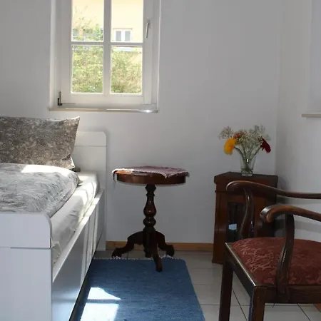 Hostel Am Burgenring - Kostenloser Parkplatz, Zentrum, Self Check-In, Kueche