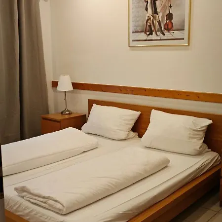 Hostel Am Burgenring - Kostenloser Parkplatz, Zentrum, Self Check-In, Kueche Guest house Schlitz