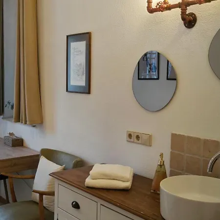 Am Burgenring - Kostenloser Parkplatz, Zentrum, Self Check-in, Kueche * 슐리츠