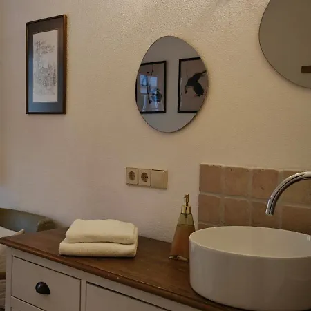 Am Burgenring - Kostenloser Parkplatz, Zentrum, Self Check-in, Kueche 게스트하우스 *