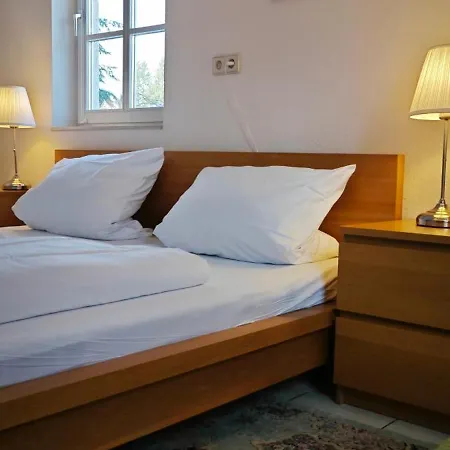 Guest house Am Burgenring - Kostenloser Parkplatz, Zentrum, Self Check-in, Kueche Schlitz