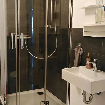 Casa de hóspedes Am Burgenring - Kostenloser Parkplatz, Zentrum, Self Check-in, Kueche Schlitz